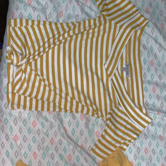 Off the shoulder tops - Picture 2 of 3